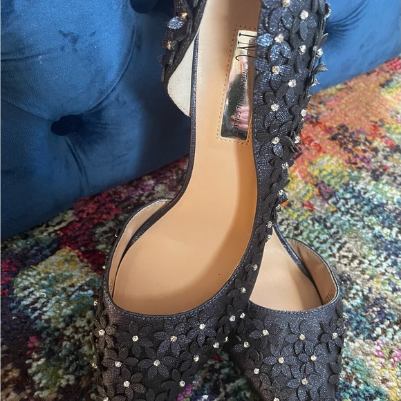 Like new INC navy heels with flower details - Picture 4 of 5